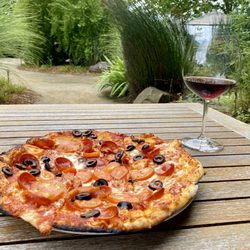 DeLoach Vineyards - Pizza + Pinot Sundays