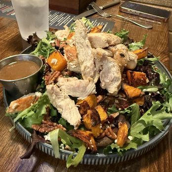Stockyard Grill - Season salad w/ chicken - Steakhouses Near Me - Newark, Ohio Stockyard Grill - Season salad w/ chicken - Steakhouses Near Me - Newark, Ohio