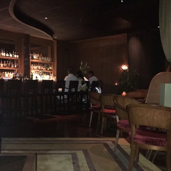 Lewers Lounge - Nice ambiance - Jazz & Blues Near Me - Honolulu, Hawaii Lewers Lounge - Nice ambiance - Jazz & Blues Near Me - Honolulu, Hawaii