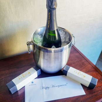 Hotel Atwater - Complimentary champagne, chocolates and a card for our honeymoon! - Hotels Near Me - Avalon, California