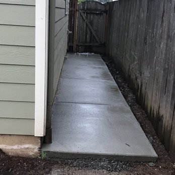 RBP Construction - This used to be nothing but a dirt patch that my dog loved to play in; now it's an extra walkway that will help keep my dog's paws clean! - Masonry/Concrete Near Me - Beaverton, Oregon