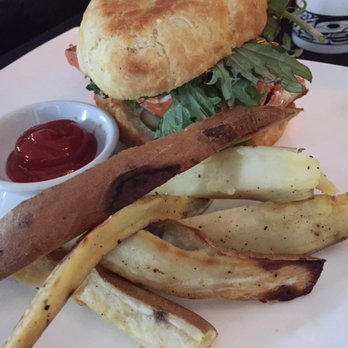 Salmon n' Bannock - salmon burger - Canadian (New) Near Me - Vancouver, British Columbia