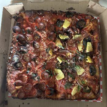 Ranch Pizza - Beaverton - 1/2 Hawaiian 1/2 Pepperoni - Pizza Near Me - Beaverton, Oregon Ranch Pizza - Beaverton - 1/2 Hawaiian 1/2 Pepperoni - Pizza Near Me - Beaverton, Oregon