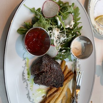 Cedar Knoll - Black Pepper Mini Filet, arugula salad, homespun fries - New American Near Me - Alexandria, Virginia