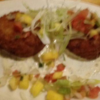 The Kettle - Crabcakes nice and crispy on the outside with a lot of crab meat on the inside and a mango slaw with tartar sauce underneath - Diners Near Me - Manhattan Beach, California