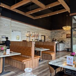 Mother's Apron - Dining area.