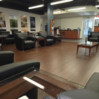Grand Subaru - Waiting room - Car Dealers Near Me - Bensenville, Illinois