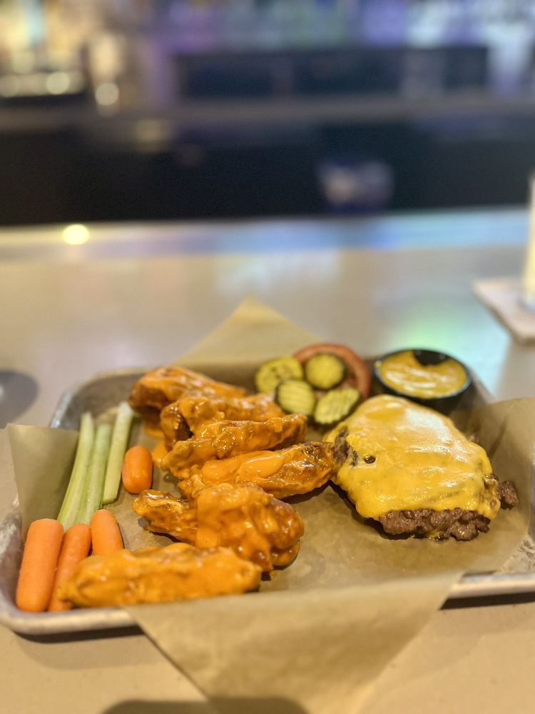 BUFFALO WILD WINGS Updated September 2024 51 Photos & 136 Reviews
