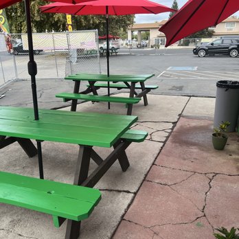 Juice Unwind - Outdoor dining - Caribbean Near Me - Chico, California