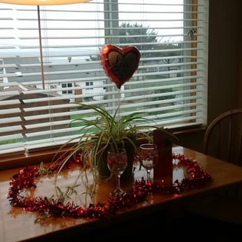 Dublin House - Ice tea in wine glasses. Thanks baby. - Hotels Near Me - Yachats, Oregon