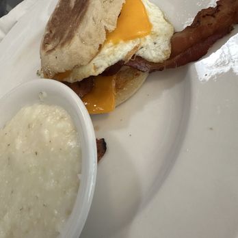Highland Morning - The Loop's Fried Egg Sandwich - Breakfast & Brunch Near Me - Louisville, Kentucky Highland Morning - The Loop's Fried Egg Sandwich - Breakfast & Brunch Near Me - Louisville, Kentucky