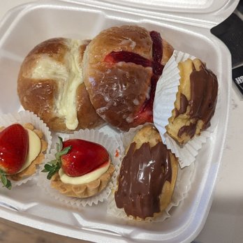Sylvia's Bakery - Bakeries Near Me - Darien, Illinois