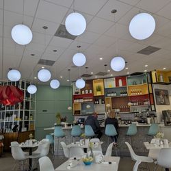 OEB Kitchen - Newport Beach - Fantastic decor and colors