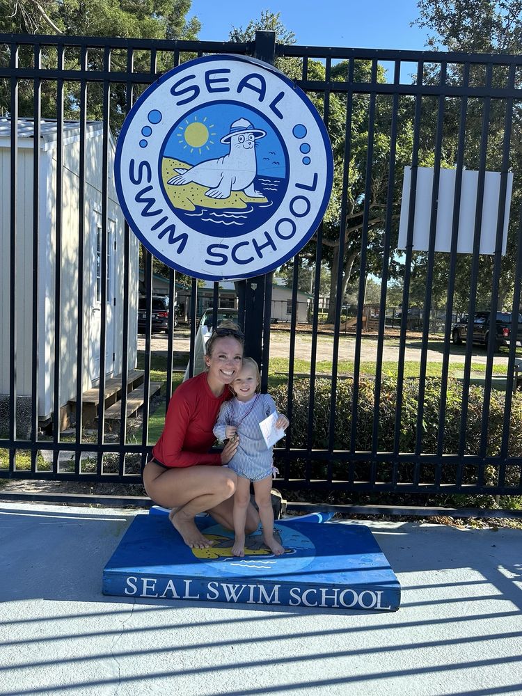 Seal Swim School Logo