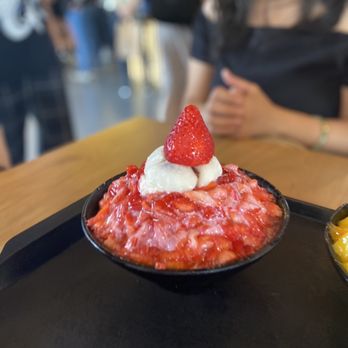 Sulbing - Strawberry - Desserts Near Me - Santa Clara, California Sulbing - Strawberry - Desserts Near Me - Santa Clara, California