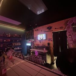 Meraki Kava & Tea Bar - Inside