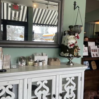 Mad Batter Bakery and Confections - Inside decor - Donuts Near Me - Saint Charles, Illinois