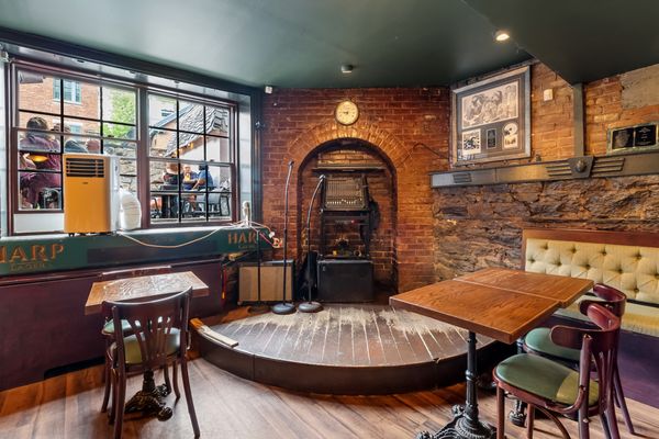 Hurley's Irish Pub by null