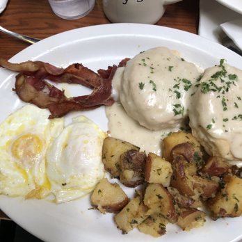Katy's Kreek - Eggs, potatoes and biscuits and extra gravy - Breakfast & Brunch Near Me - Walnut Creek, California