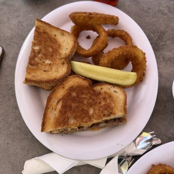 Fallbrook Cafe - Patty Melt - Cafes Near Me - Fallbrook, California