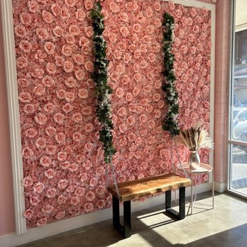 QTea Boba - cute wall for photos! - Bubble Tea Near Me - SACRAMENTO, California