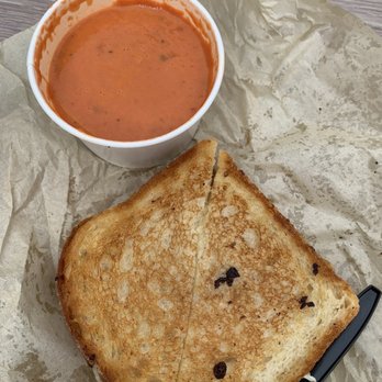 The Oaks Gourmet - Grilled cheese and Tomato Bisque - Beer, Wine & Spirits Near Me - Los Angeles, California