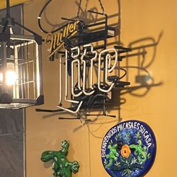El Nopalito Grill - Vibes