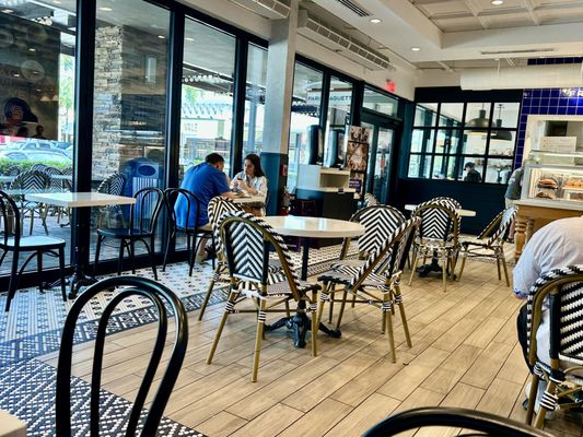 Paris Baguette by null