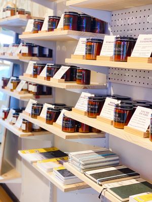 Common Dear (located inside Johnny and June) by null