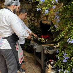 Bistronomy - Chefs preparing bbq vegetables for the steak