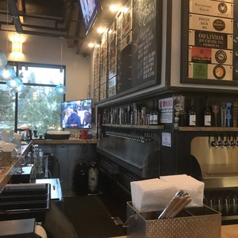 Pacific Pizza & Brew - Bar area - Pizza Near Me - Bend, Oregon