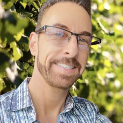 Standout Stays - Laurence Nathanson - CEO