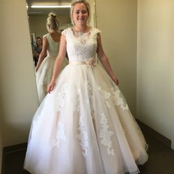 Elizabeth At Threads Tailoring & Alterations