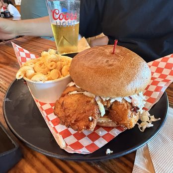 Willie’s Hot Chicken - Juicy chicken sandwich - Southern Near Me - Kailua-Kona, Hawaii
