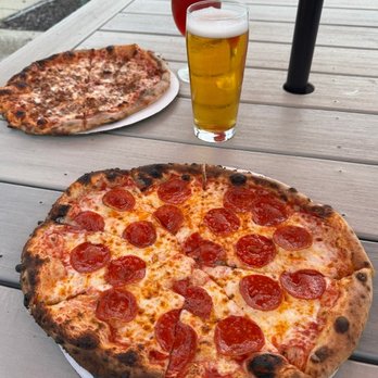Your Sister's Tomato - Food Trucks Near Me - Woodstock, Illinois Your Sister's Tomato - Food Trucks Near Me - Woodstock, Illinois