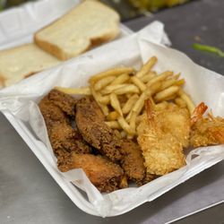Omar's Food Shop - Wings and fried shrimp plate