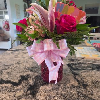 Springtown Flower Shop - Designer Choice for Birthday - Florists Near Me - Springtown, Texas Springtown Flower Shop - Designer Choice for Birthday - Florists Near Me - Springtown, Texas