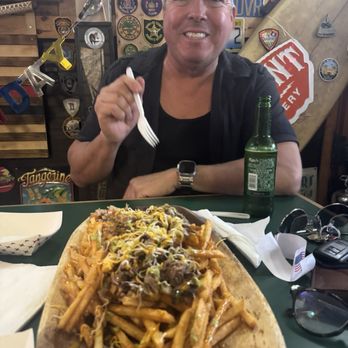 Hate Mondays Tavern - Loaded brisket fries and my friend Gary LOL! - Barbeque Near Me - Miami, Florida