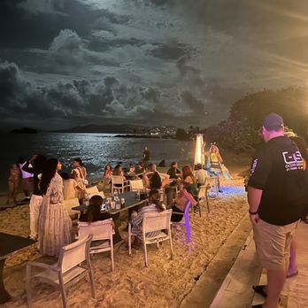 Sapphire Beach Bar - Tables on the beach area. - Burgers Near Me - Smith Bay, Virgin Islands