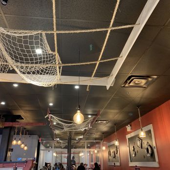 Seau de Crabe Restaurant - Seafood Near Me - Pointe-claire, Quebec