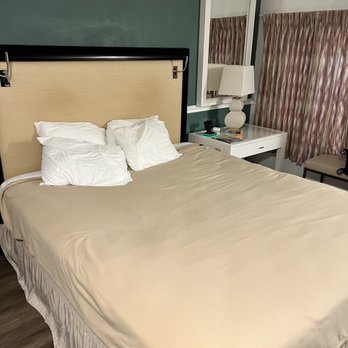 Ascot Suites - Horrible bed - Hotels Near Me - Morro Bay, California Ascot Suites - Horrible bed - Hotels Near Me - Morro Bay, California