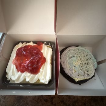 Crumbl - Northville - Bakeries Near Me - Northville, Michigan