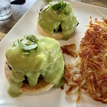 Vic's All Star Kitchen - Coach Underwood Crab Cake Benedict - American Near Me - Pleasanton, California