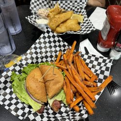 Triumph Taproom - Burger