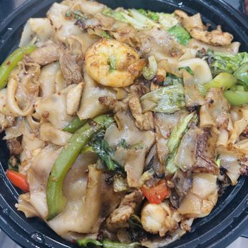 President Thai - Pad Kee Mow combination option - Thai Near Me - Pasadena, California President Thai - Pad Kee Mow combination option - Thai Near Me - Pasadena, California
