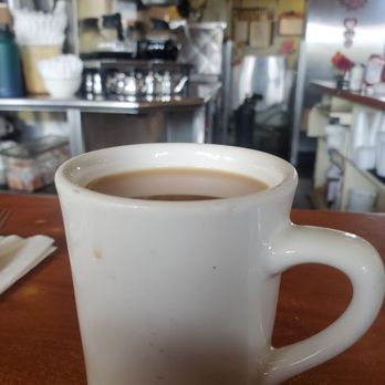 Le Roy's Restaurant - 10am and it's packed - Diners Near Me - Monrovia, California