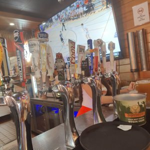 HOOTERS - 574 Photos & 617 Reviews - 61-09 190th St, Fresh Meadows, New