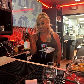 Fin & Feathers - Best bartender in town - Seafood Near Me - Las Vegas, Nevada Fin & Feathers - Best bartender in town - Seafood Near Me - Las Vegas, Nevada
