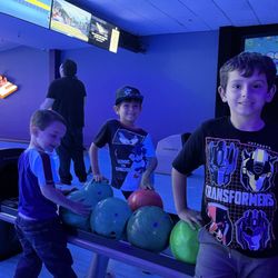 Del Rio Lanes - Look at these good looking bowlers
