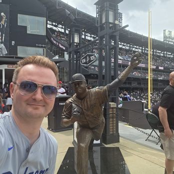 Rate Field - Mark Buehrle Statue - Stadiums & Arenas Near Me - Chicago, Illinois